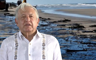 Dos Bocas contamina con chapopote Playa del Sol en Tabasco, tierra de AMLO